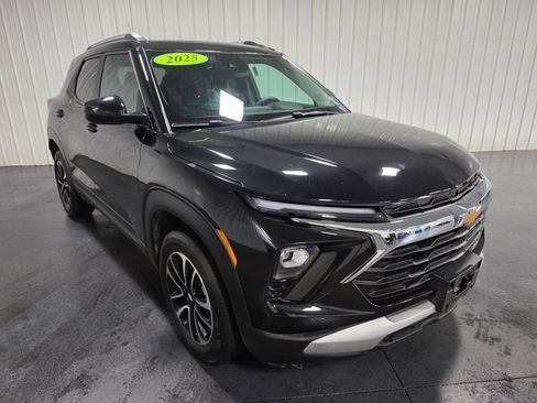 Used 2025 Chevrolet TrailBlazer LT AWD/4WD image 2