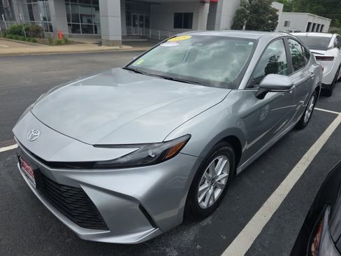 Used 2025 Toyota Camry LE FWD image 3