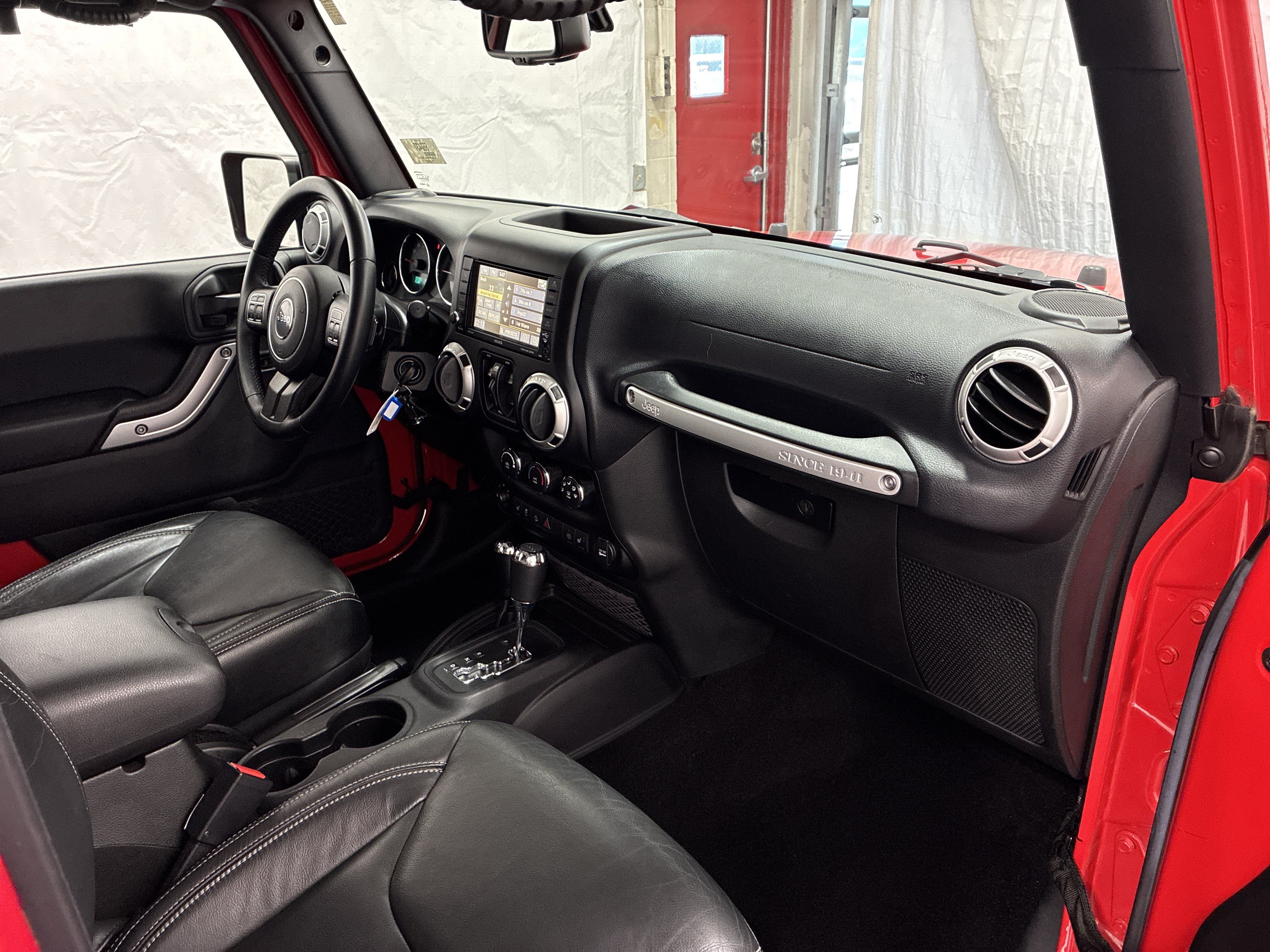 Used 2016 Jeep Wrangler Unlimited Sahara w/ Dual Top Group AWD/4WD image 15