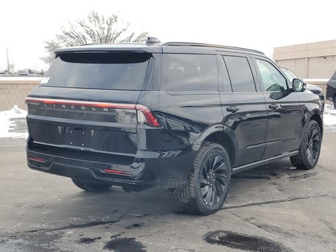 New 2025 Lincoln Navigator Reserve w/ Jet Appearance Package image 4