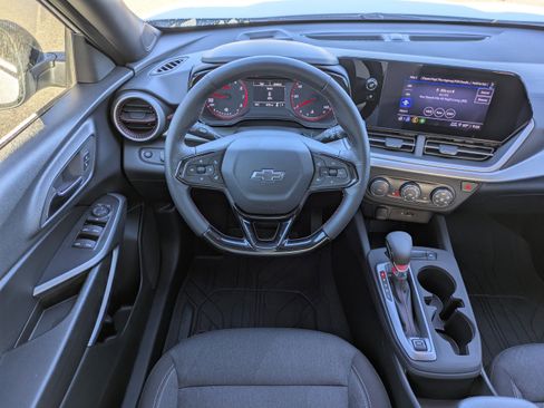 Used 2024 Chevrolet Trax RS image 16