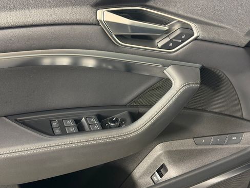 Used 2022 Audi e-tron Premium Plus w/ Premium Plus Package AWD/4WD image 14