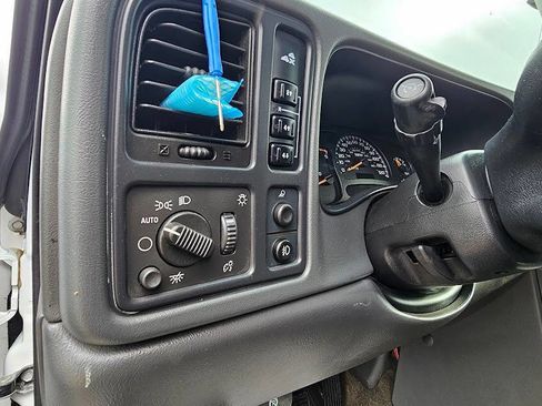 Used 2004 Chevrolet Silverado 2500 LT w/ Skid Plate Package image 26