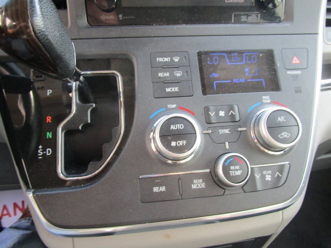 Used 2015 Toyota Sienna XLE Premium FWD image 16