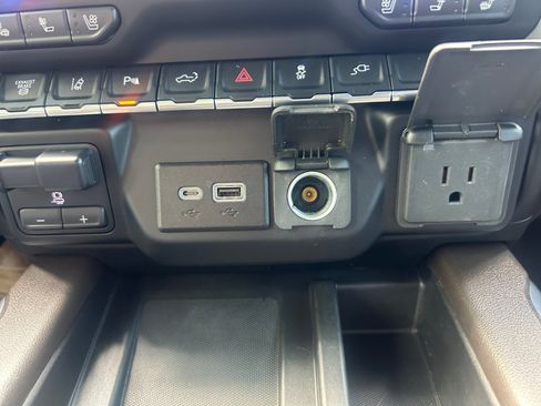 Used 2022 GMC Sierra 3500 Denali w/ Denali Ultimate Package AWD/4WD image 19