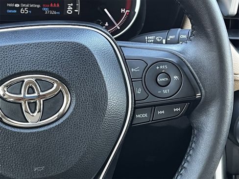 Used 2023 Toyota RAV4 XLE Premium image 14