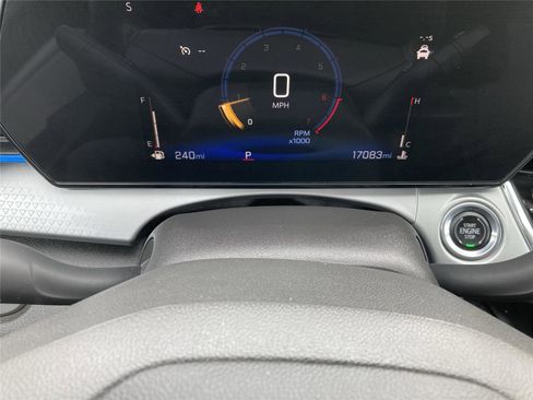 Used 2025 Chevrolet Trax LT w/ LT Convenience Package image 11