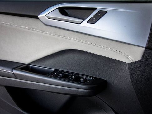 New 2026 Volkswagen Taos SE image 26