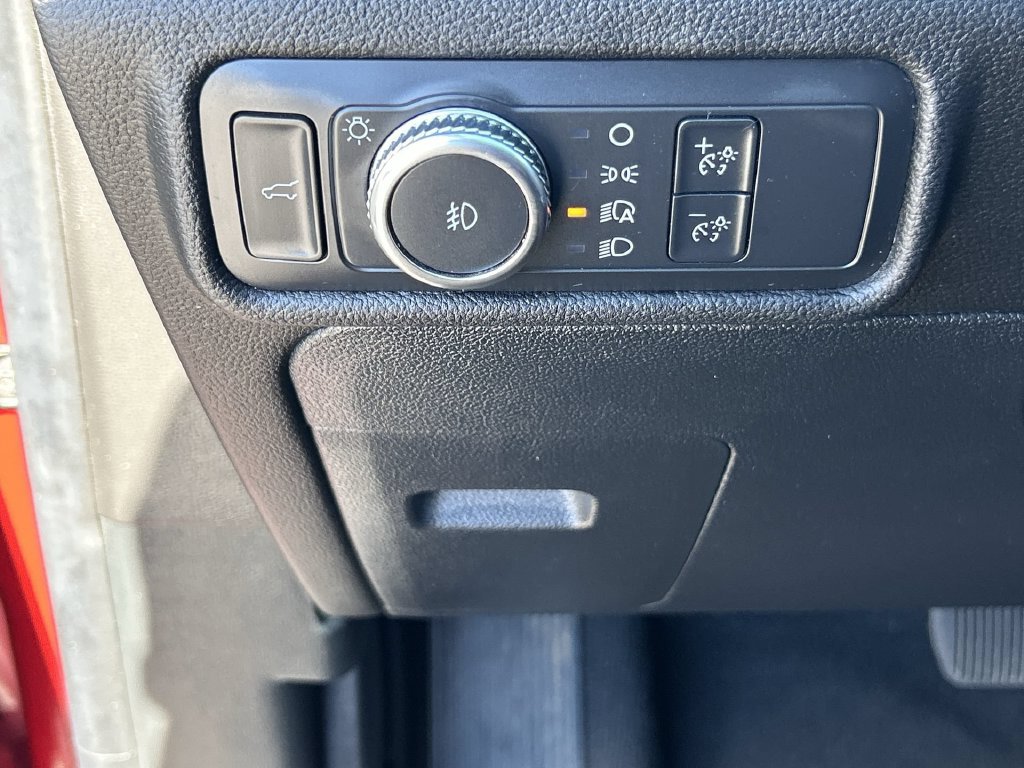 Used 2022 Ford Explorer XLT w/ Equipment Group 202A AWD/4WD image 18