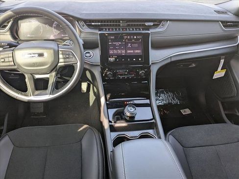 New 2025 Jeep Grand Cherokee L Altitude image 14