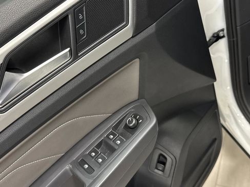 Used 2021 Volkswagen Atlas Cross Sport SE w/ Panoramic Sunroof Package image 27