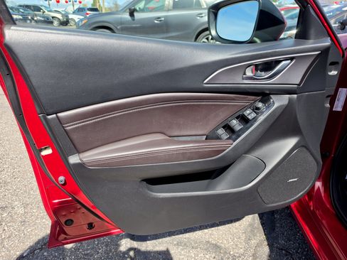 Used 2018 MAZDA MAZDA3 Grand Touring FWD image 13