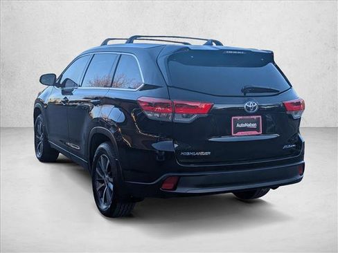 Used 2017 Toyota Highlander XLE image 7