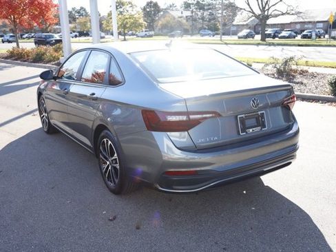 Used 2023 Volkswagen Jetta Sport image 8