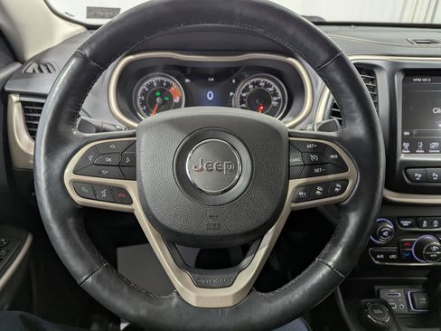 Used 2017 Jeep Cherokee Limited w/ Luxury Group image 15