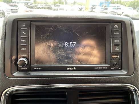 Used 2018 Dodge Grand Caravan SE FWD image 20