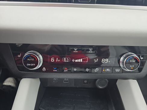 Used 2024 Mitsubishi Outlander SEL AWD/4WD image 20