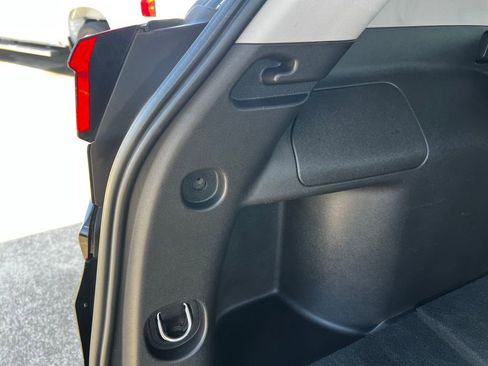 Used 2024 GMC Terrain SLT image 18