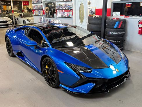 Used 2023 Lamborghini Huracan Tecnica image 3