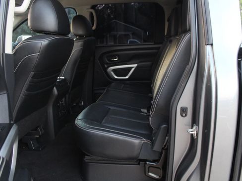 Used 2018 Nissan Titan PRO-4X w/ Pro-4x Convenience Package AWD/4WD image 14
