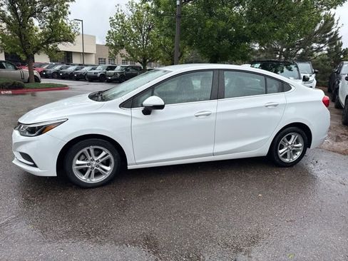 Used 2017 Chevrolet Cruze LT FWD image 2
