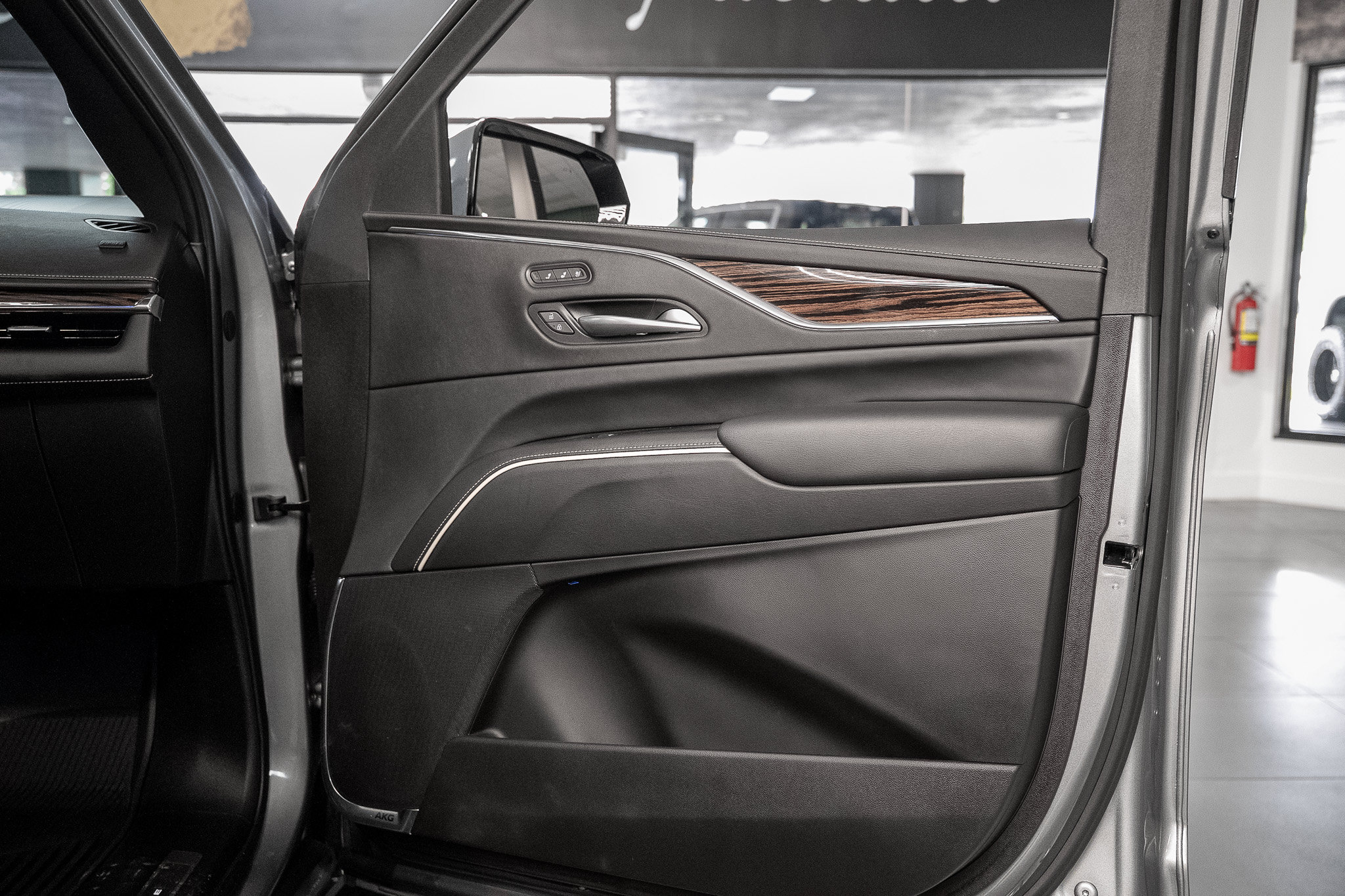 Used 2023 Cadillac Escalade Premium Luxury w/ Performance Package AWD/4WD image 57