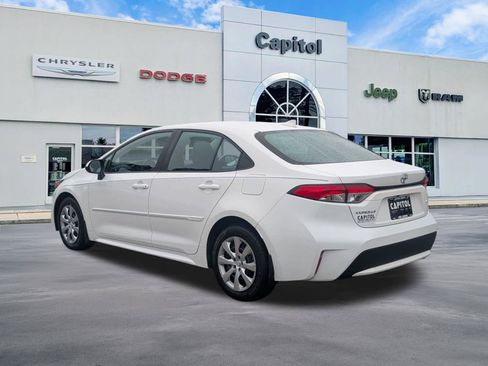 Used 2020 Toyota Corolla LE FWD image 5