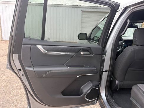 Used 2025 GMC Acadia Elevation AWD/4WD image 27
