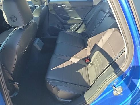 Used 2023 Volkswagen Jetta SE w/ Panoramic Sunroof Package image 39