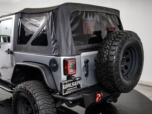 Used 2017 Jeep Wrangler Sport w/ Quick Order Package 24S AWD/4WD image 17