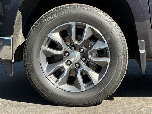 Used 2023 Chevrolet Silverado 1500 LT AWD/4WD image 25