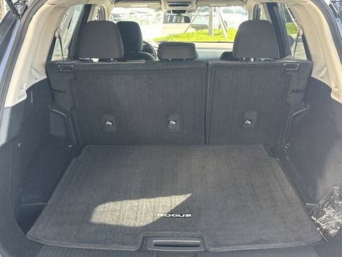 Used 2023 Nissan Rogue SV image 10