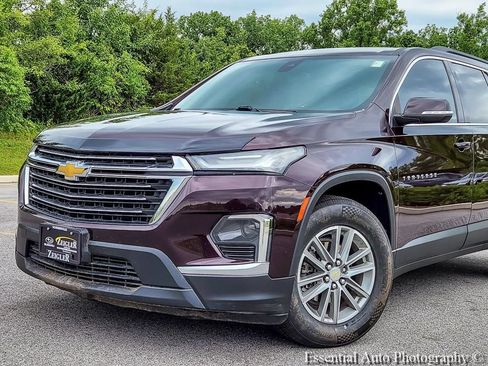 Used 2022 Chevrolet Traverse LT FWD image 2