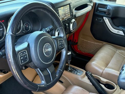 Used 2012 Jeep Wrangler Unlimited Sahara w/ Connectivity Group AWD/4WD image 11