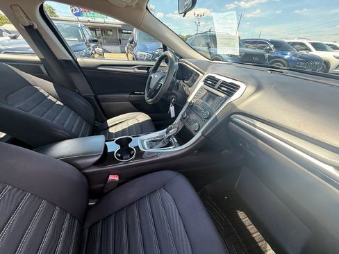 Used 2016 Ford Fusion SE FWD image 23