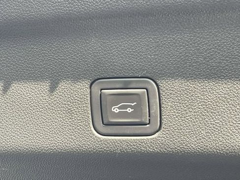 Used 2025 Chevrolet Tahoe LT image 22