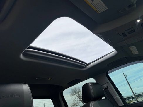 Used 2018 GMC Sierra 1500 Denali w/ Denali Ultimate Package image 15