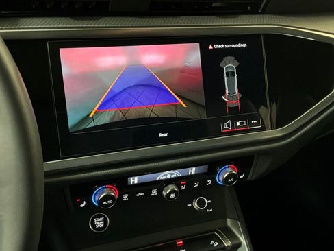 Used 2025 Audi Q3 2.0T Premium w/ Convenience Package image 4