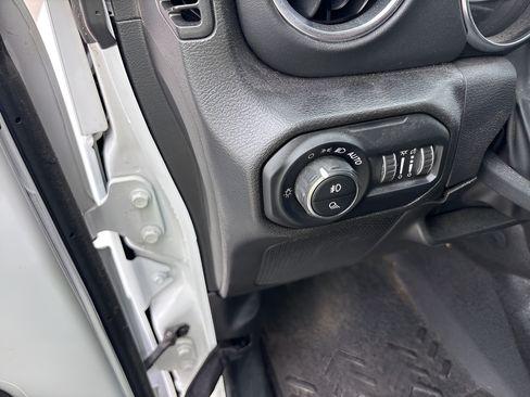 Used 2022 Jeep Gladiator Overland w/ Popular Equipment Package AWD/4WD image 24