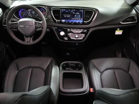 New 2026 Chrysler Pacifica Select image 16