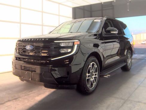 Used 2025 Ford Expedition Active AWD/4WD image 3