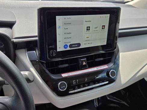 Used 2025 Toyota Corolla LE image 21