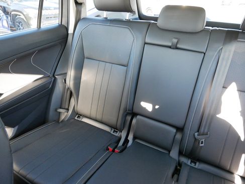 Used 2022 Volkswagen Tiguan SE image 12