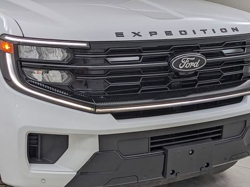 Certified 2025 Ford Expedition Max Platinum w/ Stealth Appearance Package AWD/4WD image 45