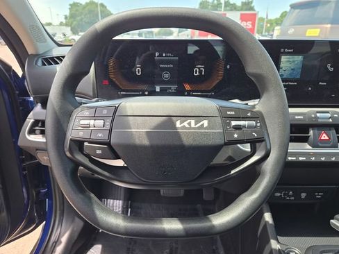 Certified 2025 Kia K4 FWD image 23