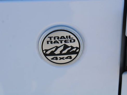 Used 2022 Jeep Wrangler Unlimited Sahara AWD/4WD image 9