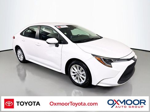 Certified 2021 Toyota Corolla LE image 1