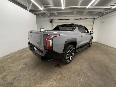 Used 2025 Chevrolet Silverado EV RST AWD/4WD image 6