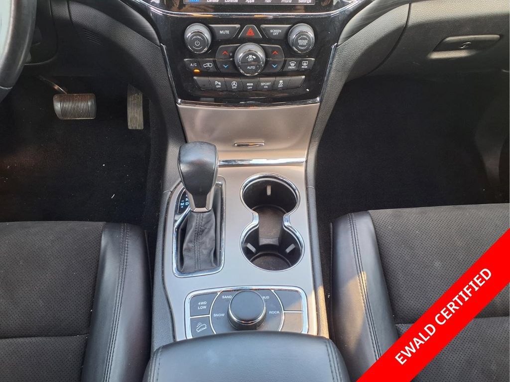 Used 2021 Jeep Grand Cherokee Altitude AWD/4WD image 15