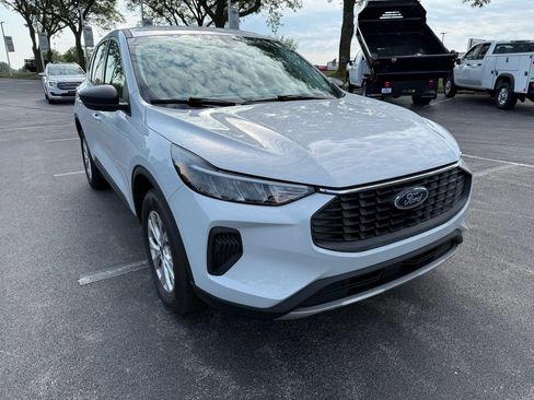 Used 2025 Ford Escape Active AWD/4WD image 3